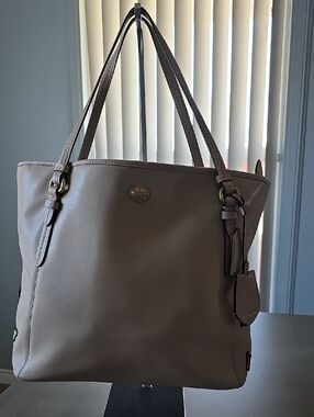 EUC Coach Peyton Leather Tote w/Butterfly Applique